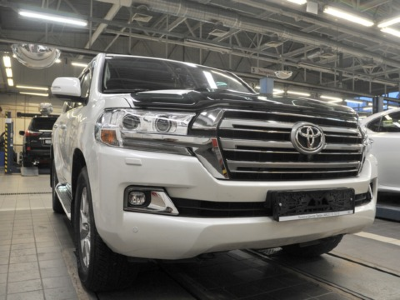Toyota Land Cruiser 200 (2007-2012) Комплект с лебедкой Comeup Seal Slim 12.5RS (синтетический трос)